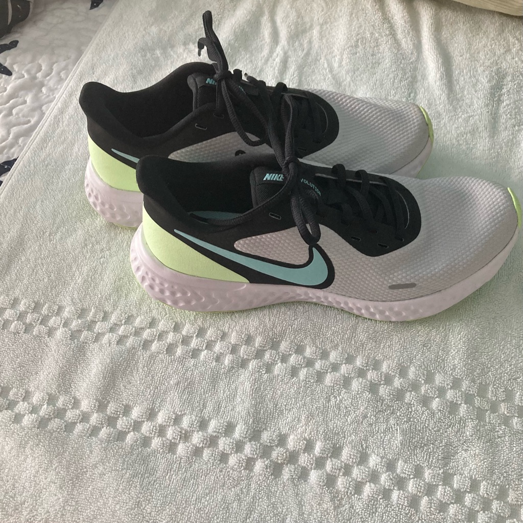 Nike Revolution Womens Shoes